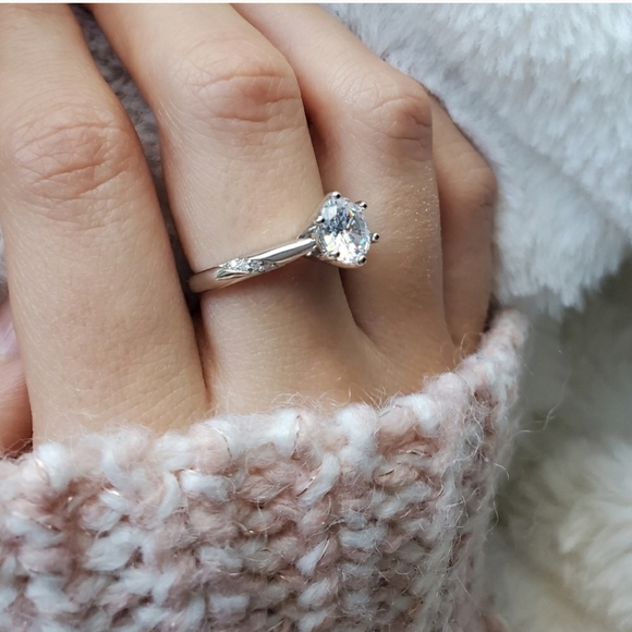 New Classic Wedding/Engagement Ring - Picture 7 of 12